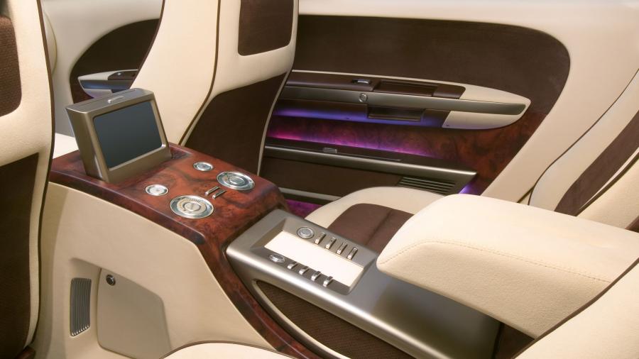 Детали интерьера Chrysler Imperial Concept 2006 года  (фото 8 из 17)